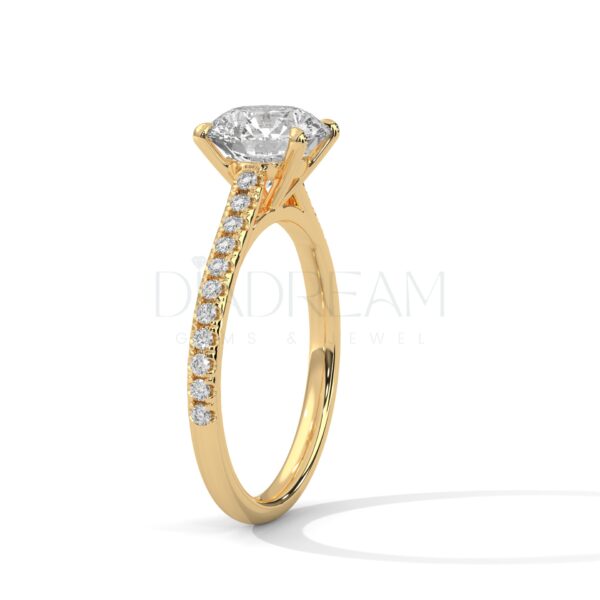 2 CT Round Cut Moissanite Ring: Unmatched Brilliance