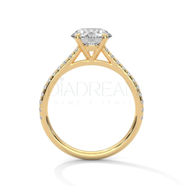 2 CT Round Cut Moissanite Ring: Unmatched Brilliance