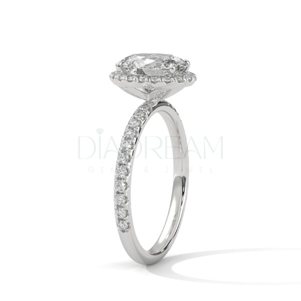 2 Carat Oval Cut Moissanite Ring: A Symbol of Timeless Beauty